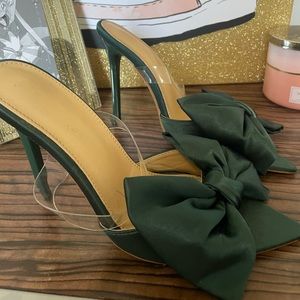 Bow heels